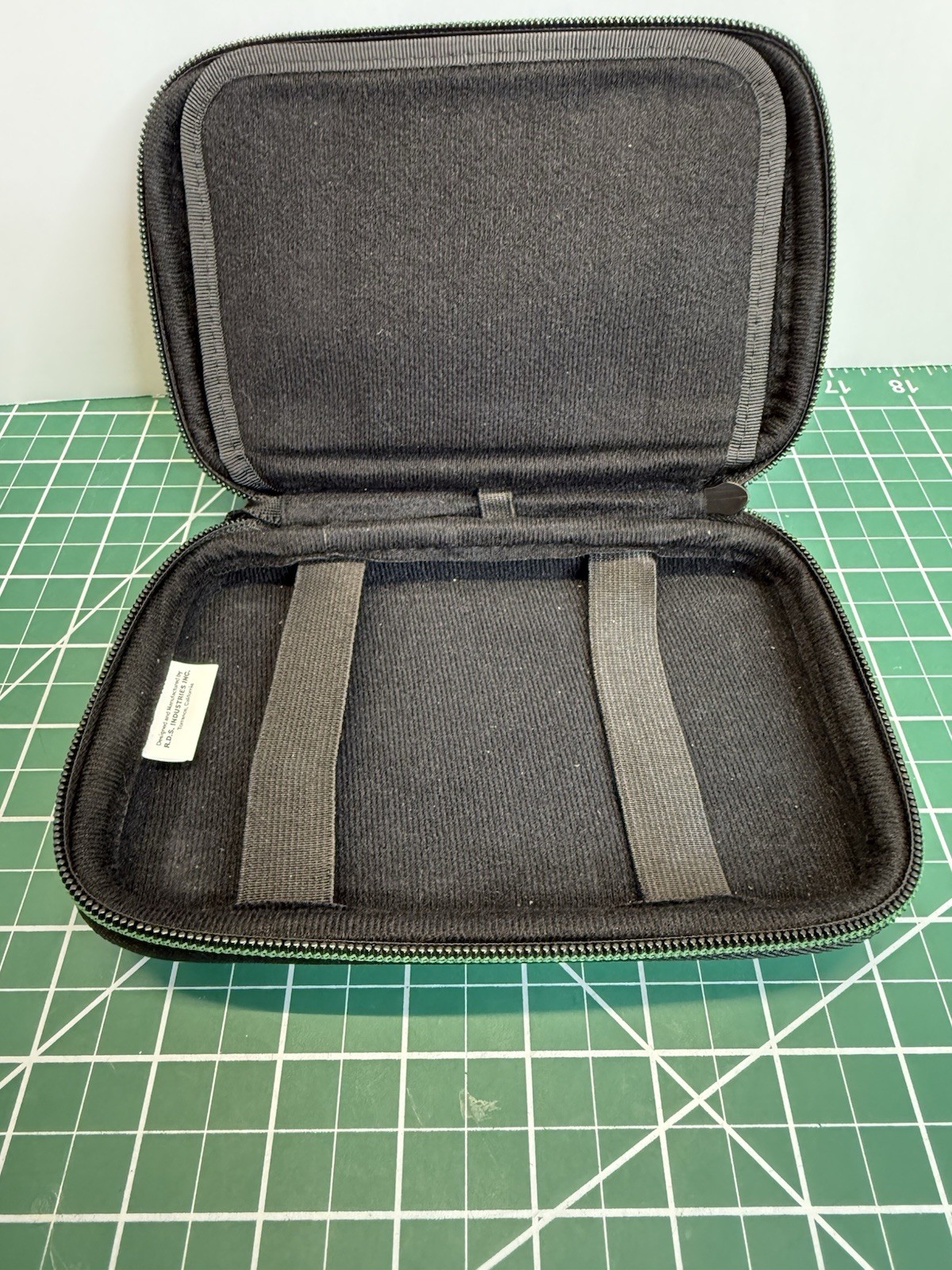 Legend of Zelda 3DS Game Traveler Essentials Pack Green Case RARE Free Shipping