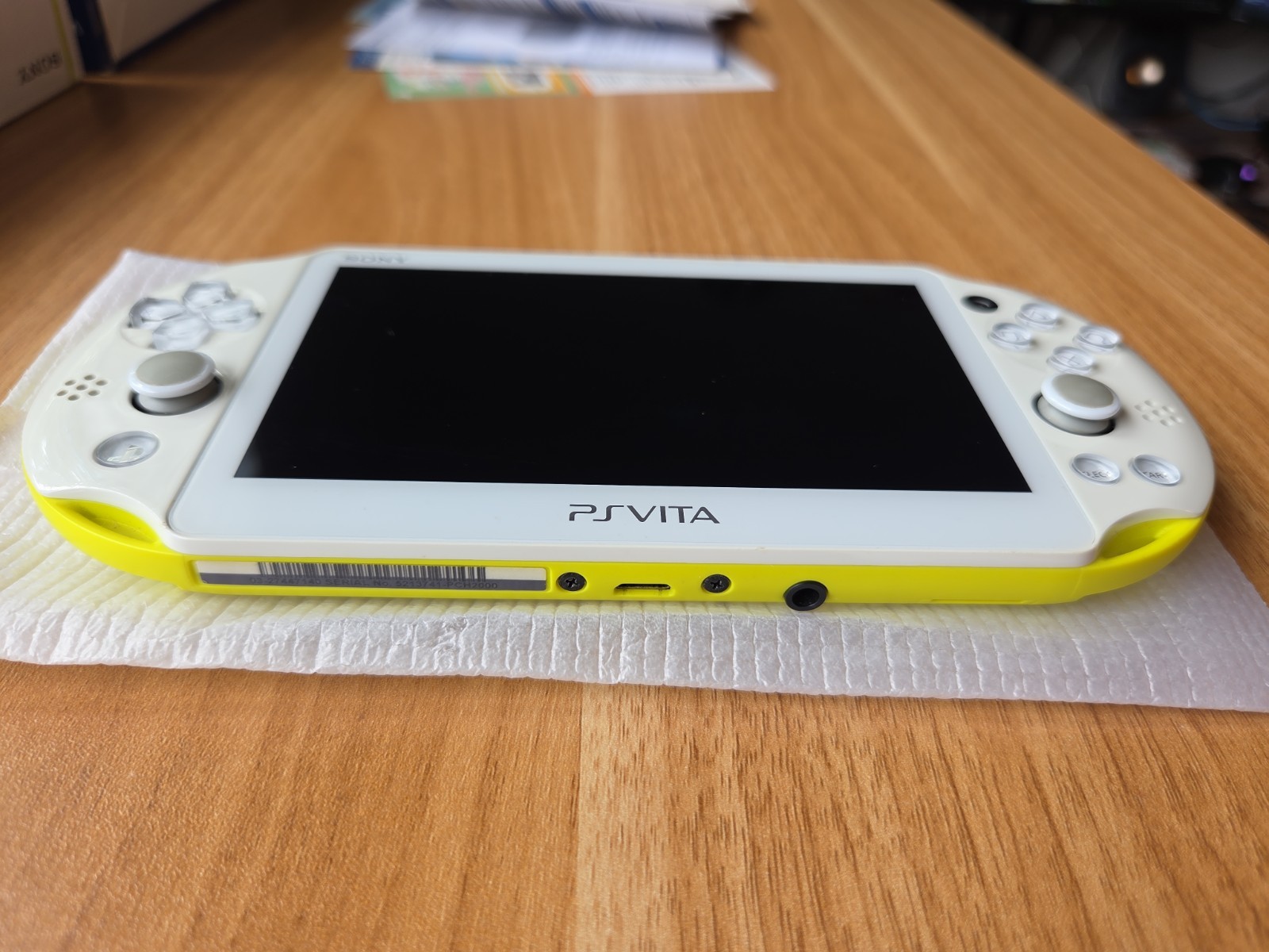 Sony PlayStation Vita Slim PS VITA Pch-2000 Lime Green Value Pack CIB US SELLER