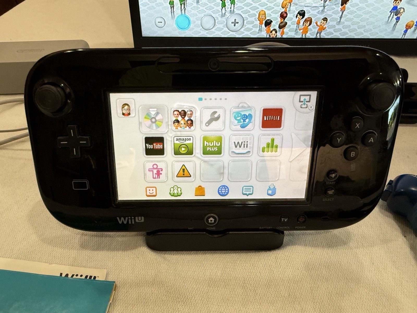 Nintendo Wii U 32GB Console and Game pad Sound Bar Bundle Controllers And Games