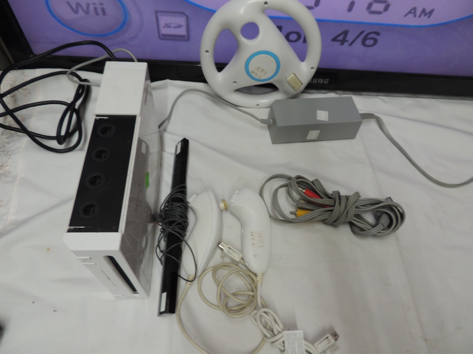Nintendo Wii – RVL-001 White Bunddle #17