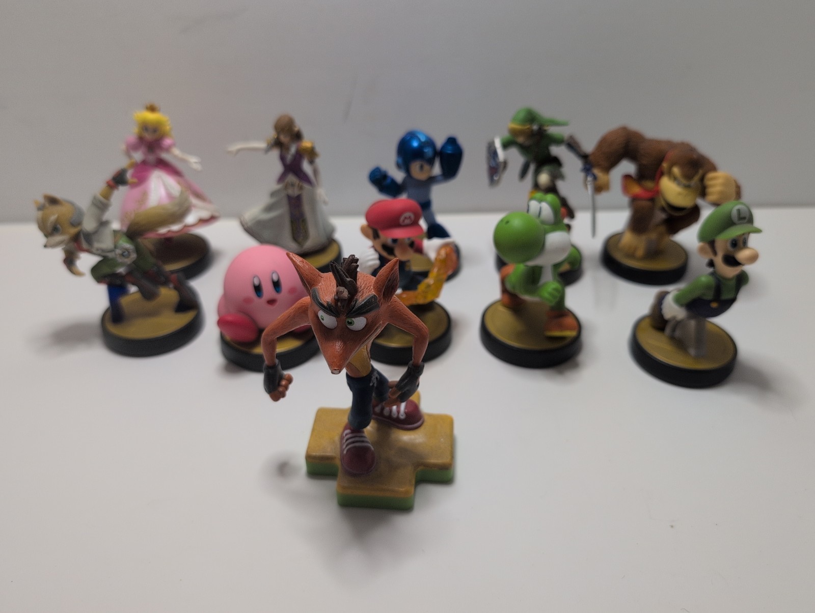 Nintendo Amiibo Lot of 10 Mario Luigi Zelda Link Kirby Yoshi DK Fox Mega Man