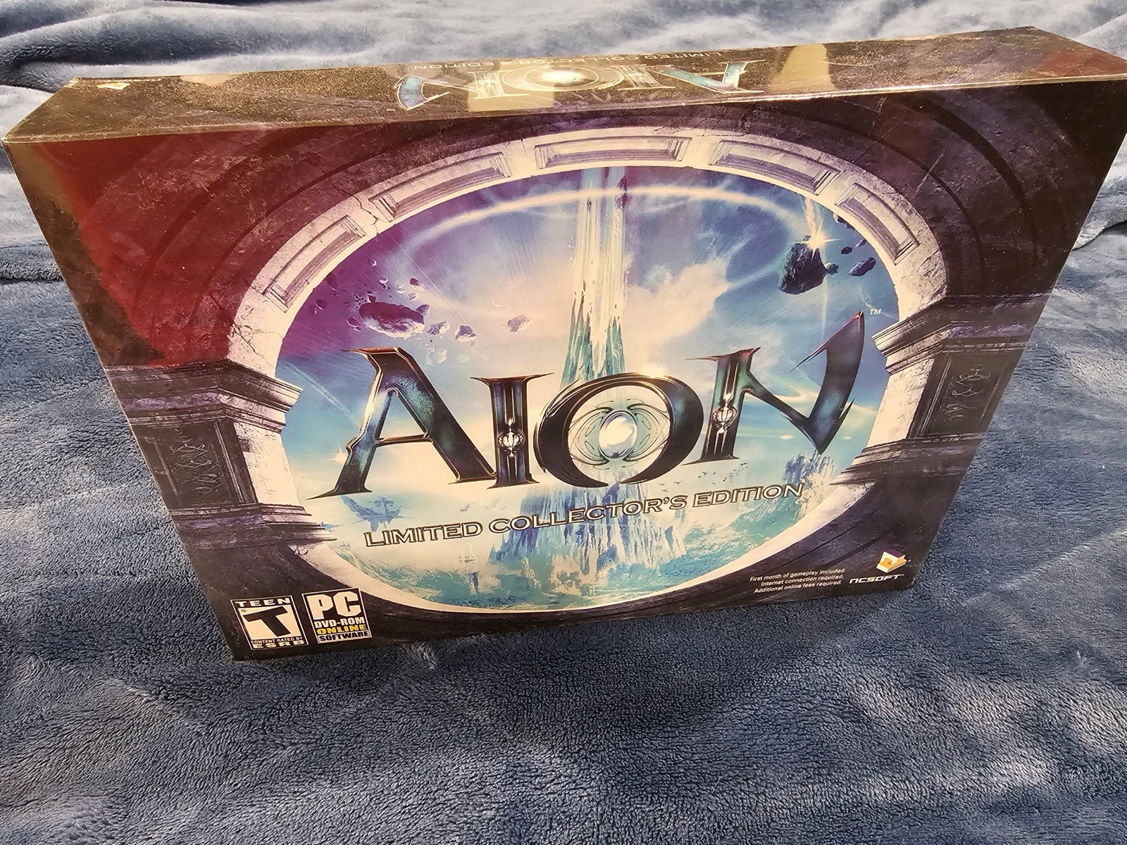 AION Limited Collector’s Edition PC Game Complete w/ Sealed Statue Figure