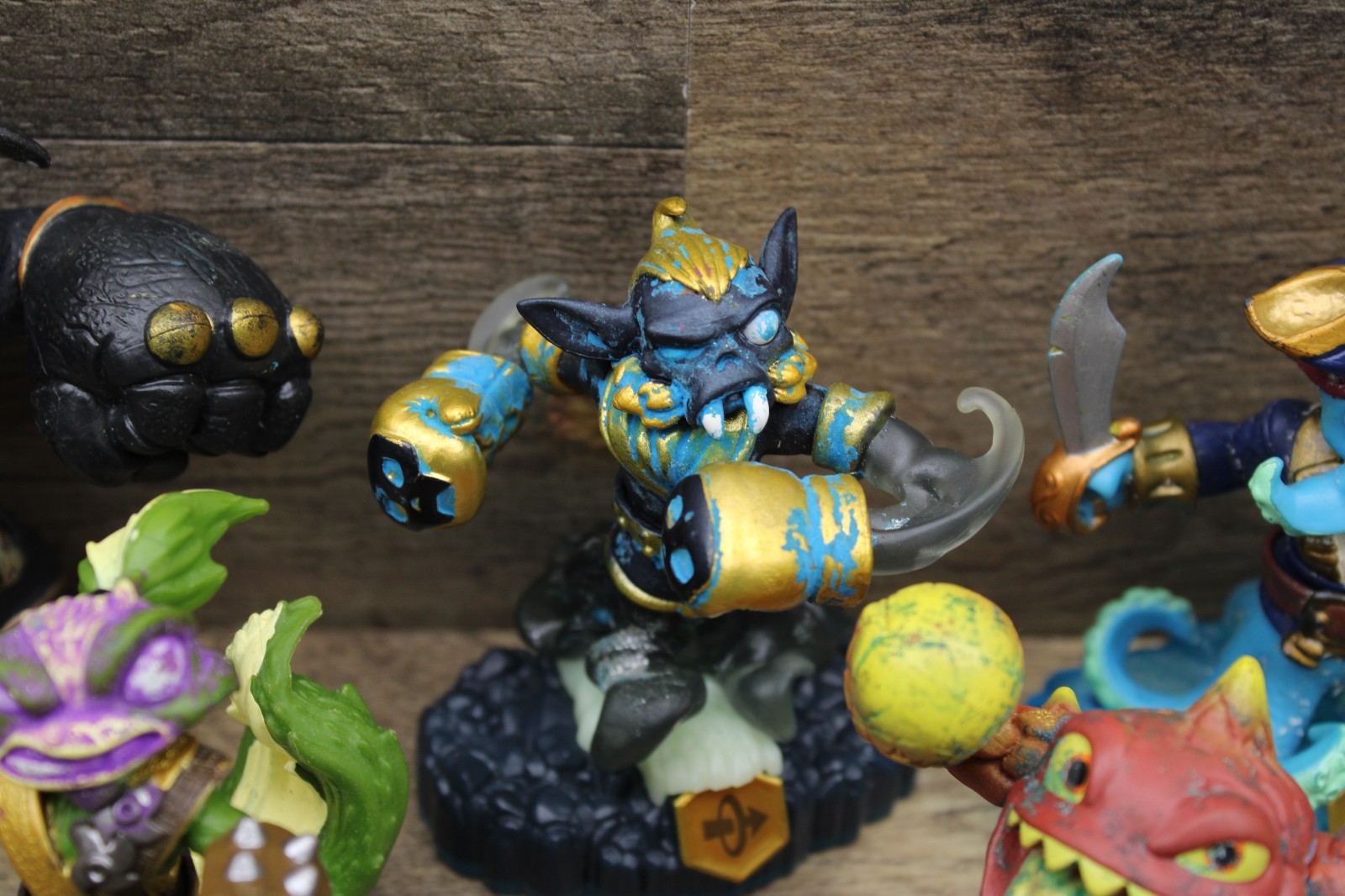 HUGE Lot Of 31 Activision Skylanders Character Figures Mixed Series Action