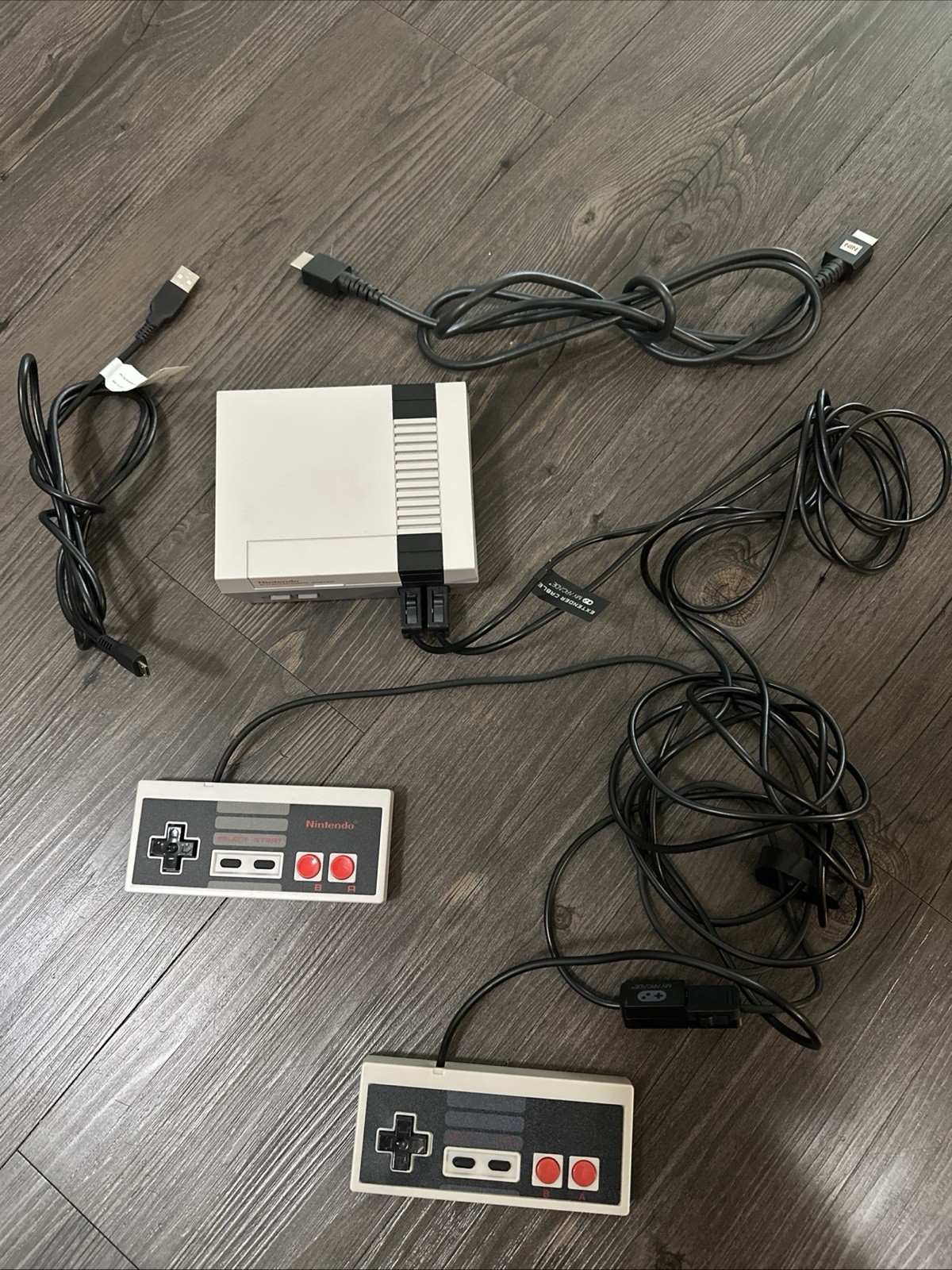 Nintendo NES Classic Edition Entertainment System CLV-001 With 2 Controllers