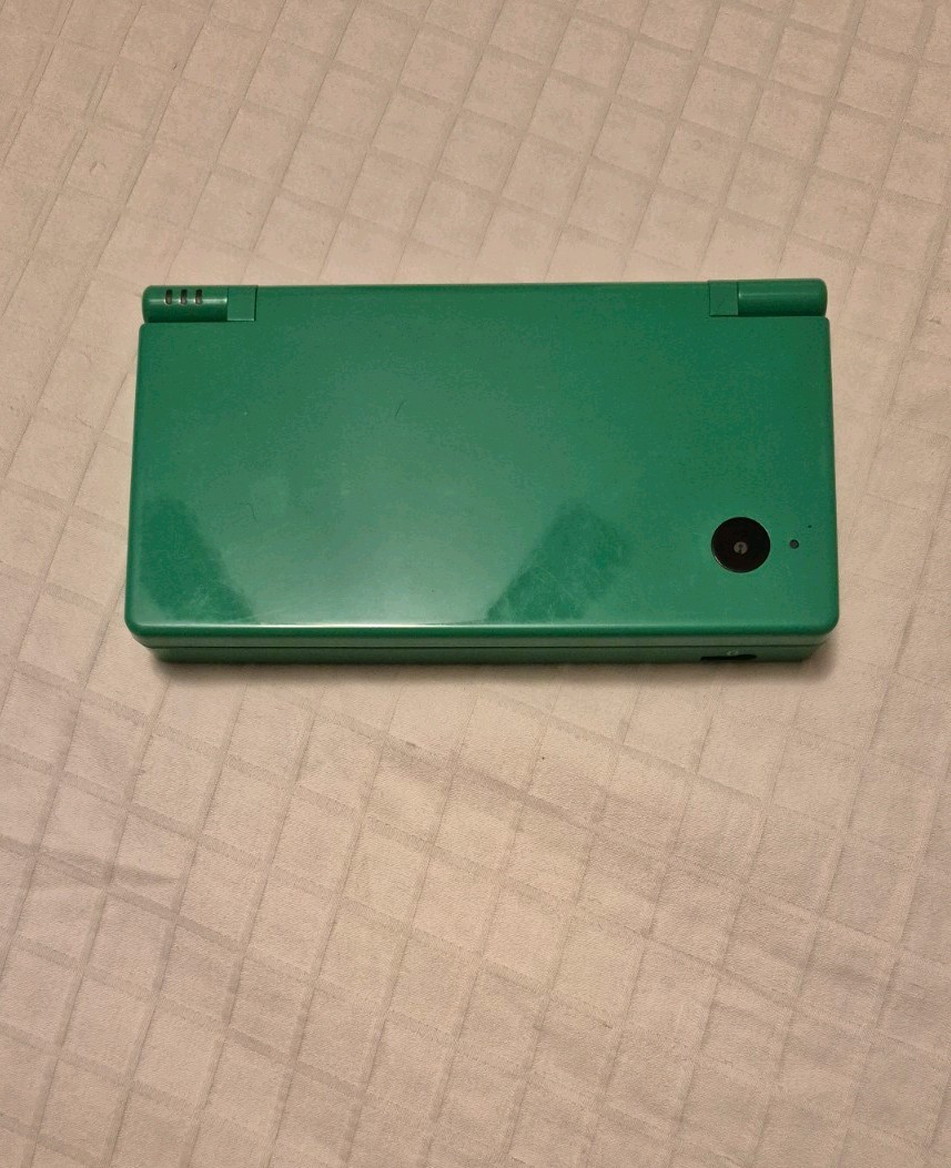 *READ* Nintendo DSI Green w/ 10+ Games (Mario Kart, Club Penguin, etc) & charger
