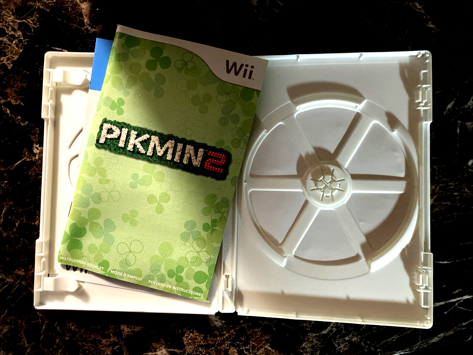 Pikmin 2 – No Game – Original Game Case & Manual Only – Nintendo Wii