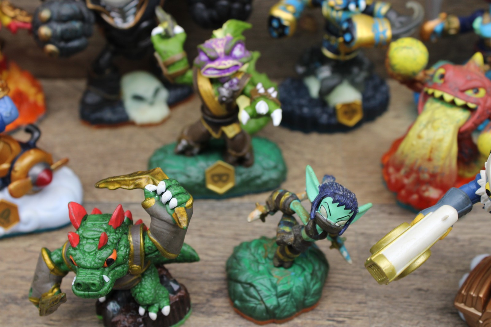 HUGE Lot Of 31 Activision Skylanders Character Figures Mixed Series Action