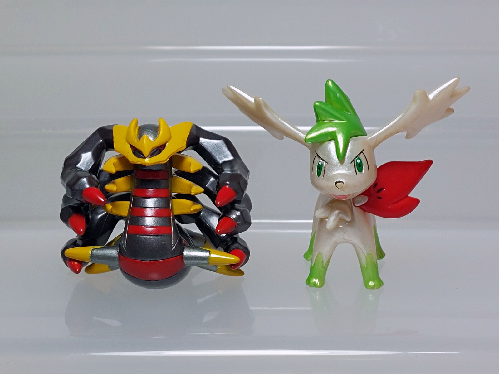 Metallic Giratina Shaymin Pokemon Monster Collection Figure Tomy G02 1.6-1.8in