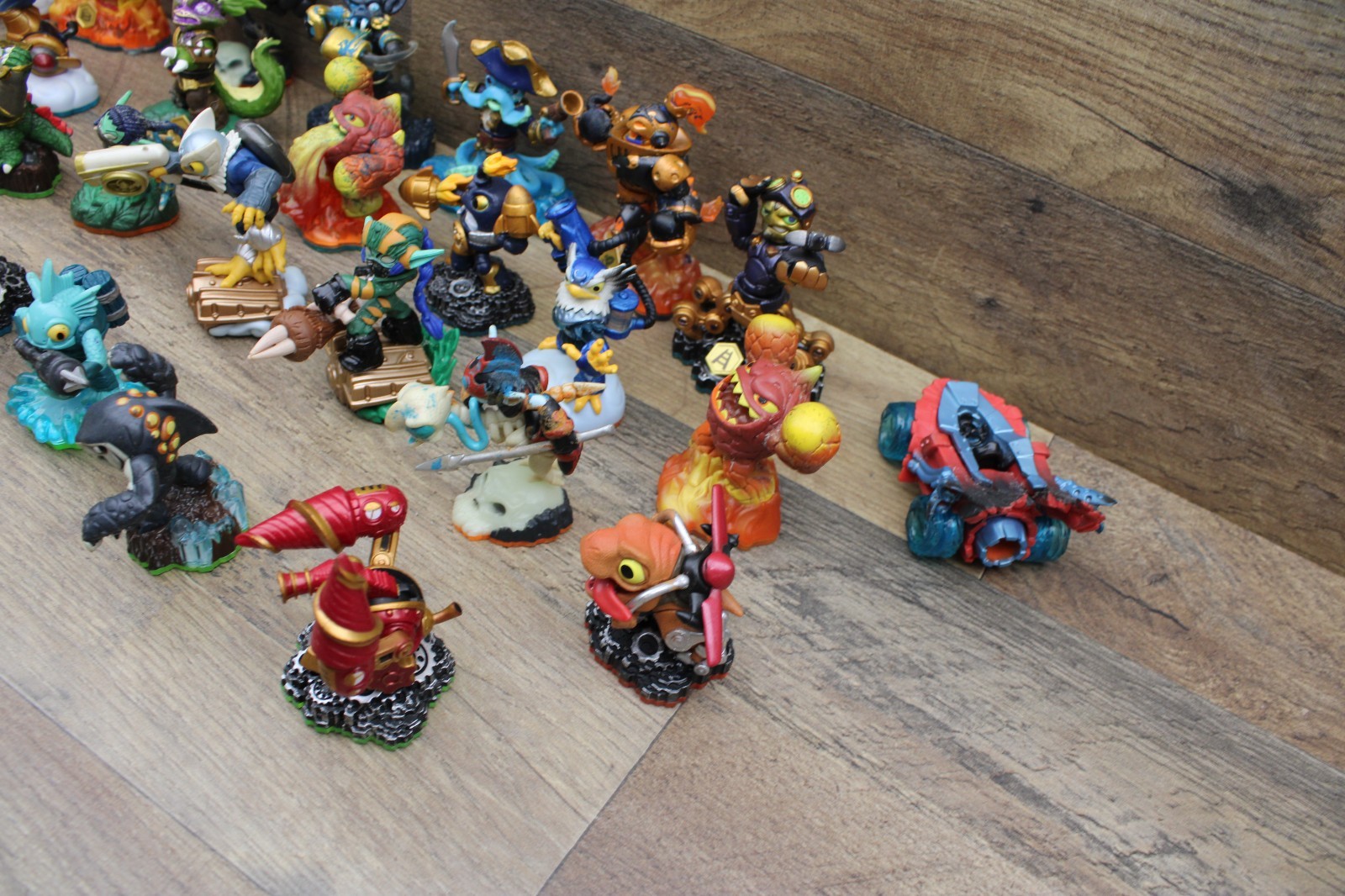 HUGE Lot Of 31 Activision Skylanders Character Figures Mixed Series Action