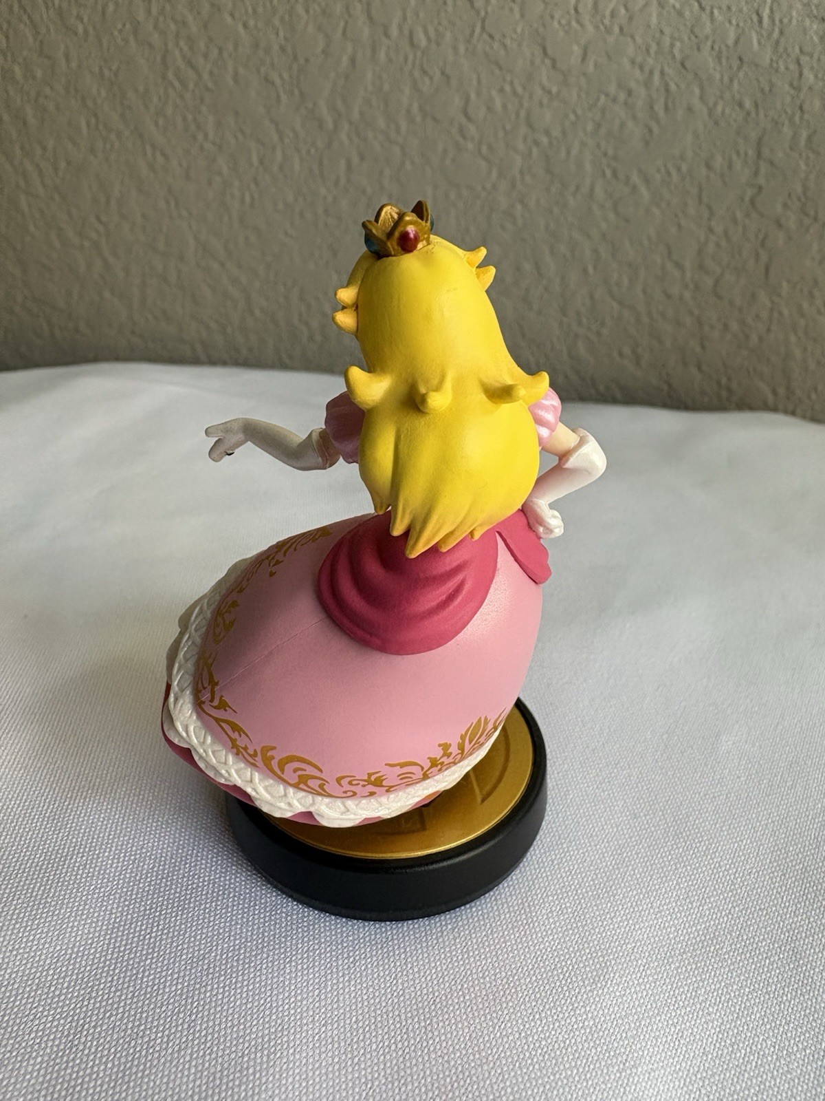 Nintendo Amiibo Princess Peach Pink Yellow Super Mario Bros Toy Figure 3.5″