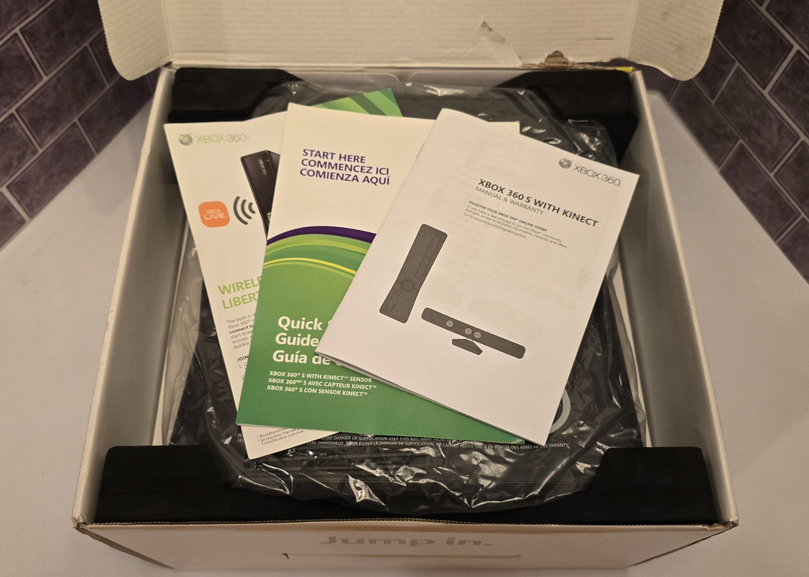 XBOX 360 4GB Kinect NEW GAME CIB *Tested & Works*