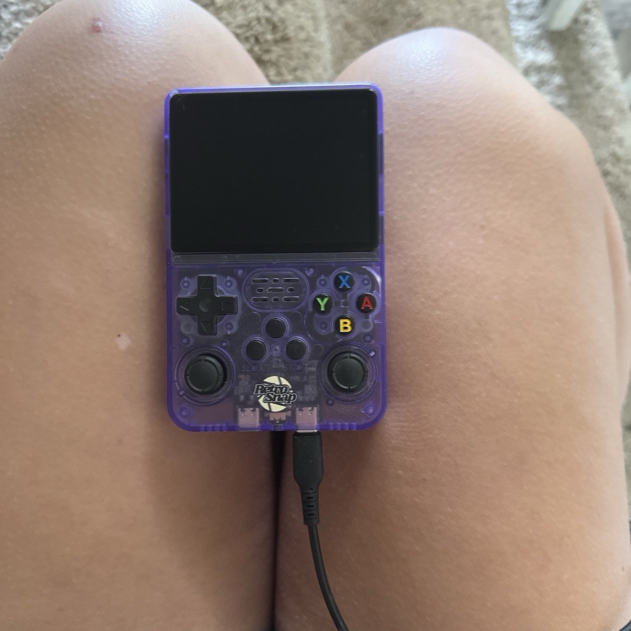 Retro Handheld Game Console 3.5 Inch IPS Screen Built-in Games R36S Purple