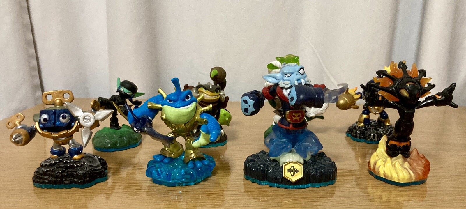 Lot 8 Skylanders Swap Force Night Shift Wind Up Smolerdash Rip Tide Scorp Zoo +