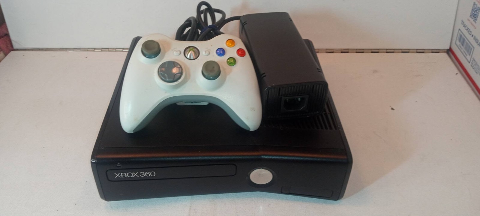 Microsoft Xbox 360 S Console W/HDD/Cords + white controller works great tested