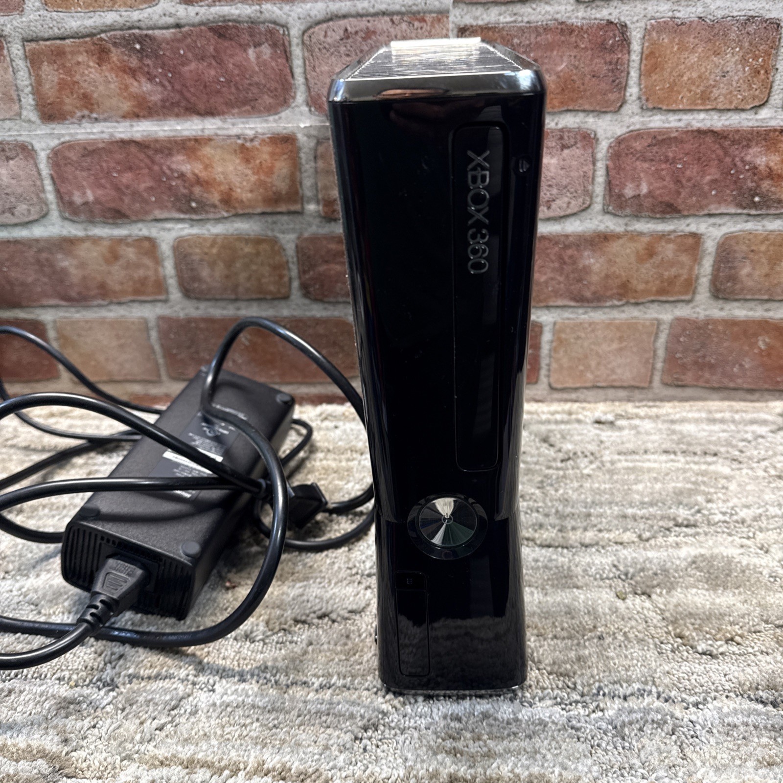 Microsoft Xbox 360 S Console Gaming System and Power Cord Glossy Black Works