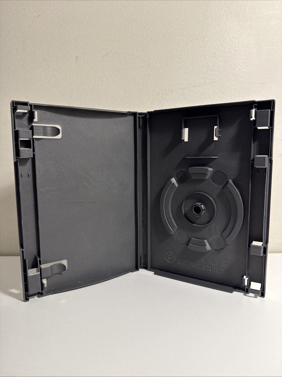 Authentic Nintendo Gamecube Game Case Memory Card Holder OEM GC2024 MINT