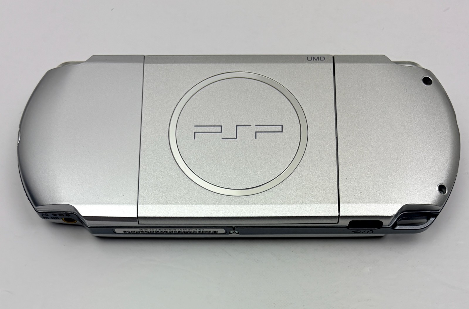 Sony PSP 3000 Mystic Silver Handheld w/ NEW Battery, Charger, & 1GB Memory Card