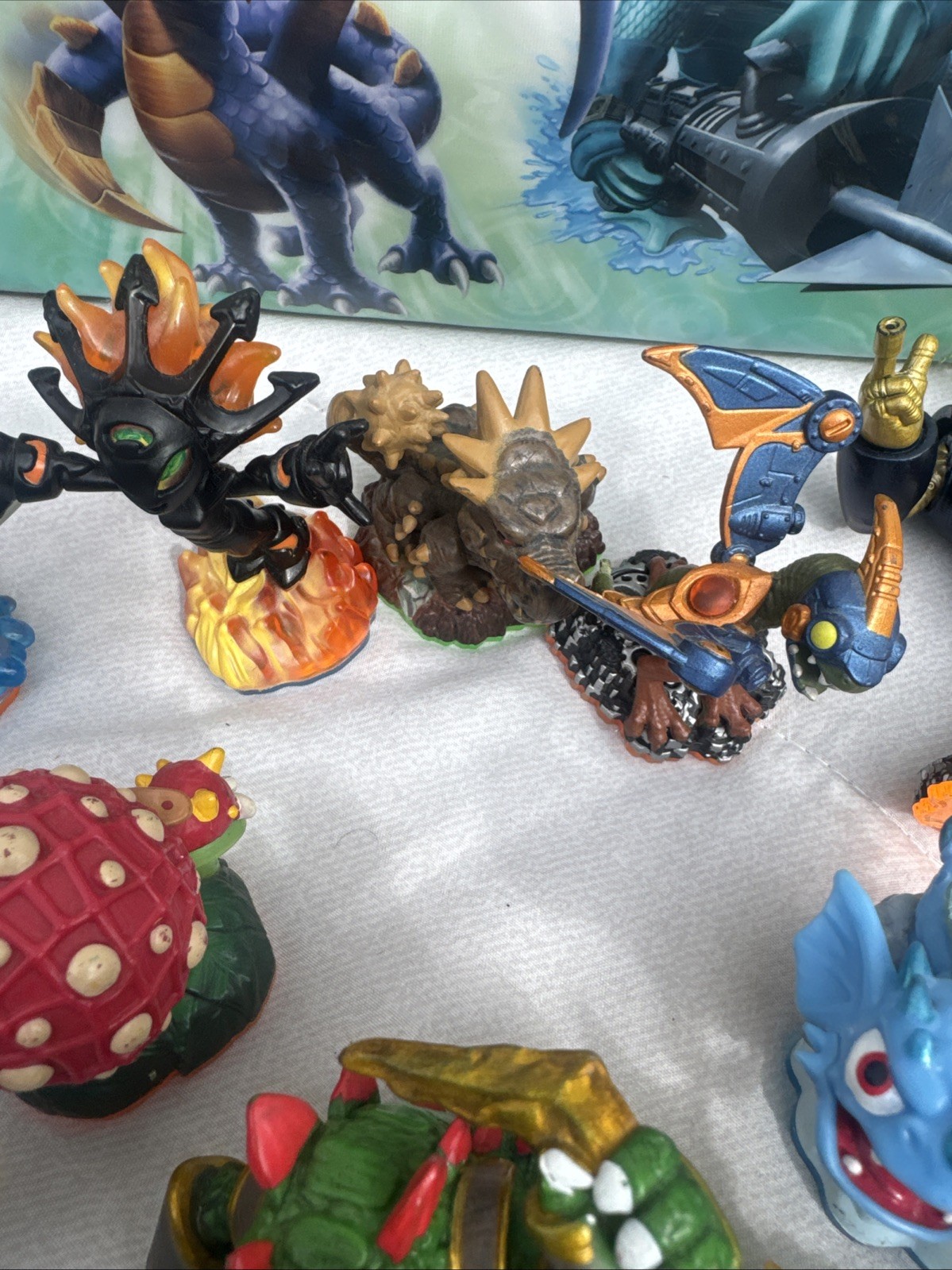 Spyro’s Adventure Skylanders Bag w/ 20 Skylander Figures