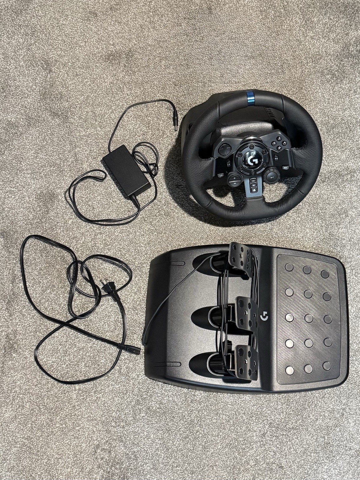 Logitech G923 Driving Force Racing Wheel and Pedal Set – Black (For PS4, PS5 PC)