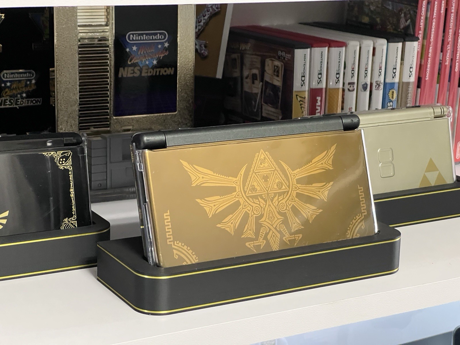 Collector Display Stand for New Nintendo 3DS XL Gold Inlay Core Series