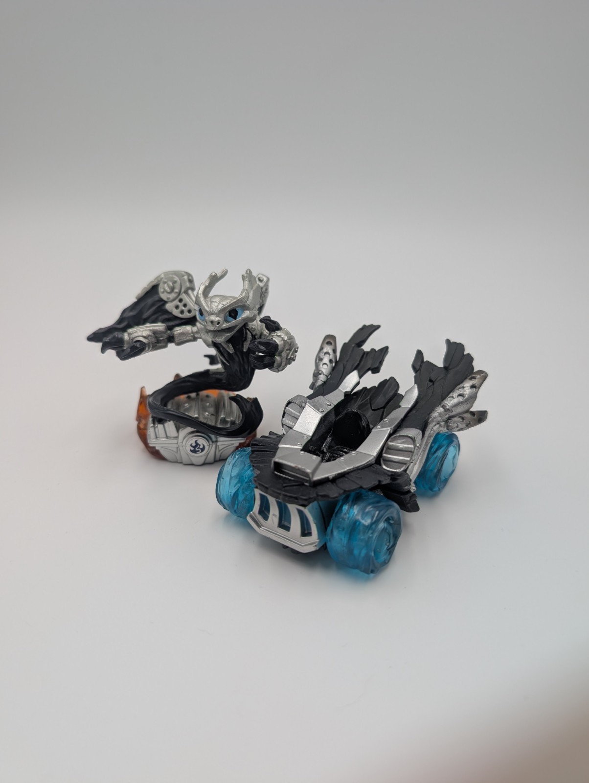 Skylanders Superchargers Dark Spitfire & Hot Streak Vehicle