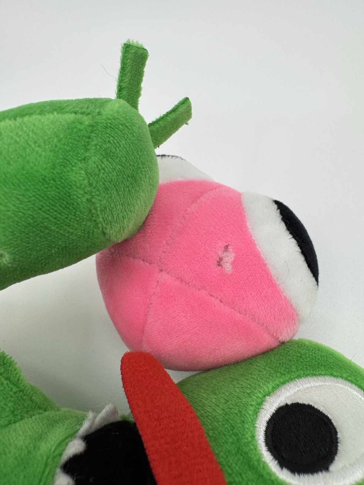 Lot Of 2 Rainbow Friends Green 8″ Plush Stuffed Toy NO TAG & DAMAGE