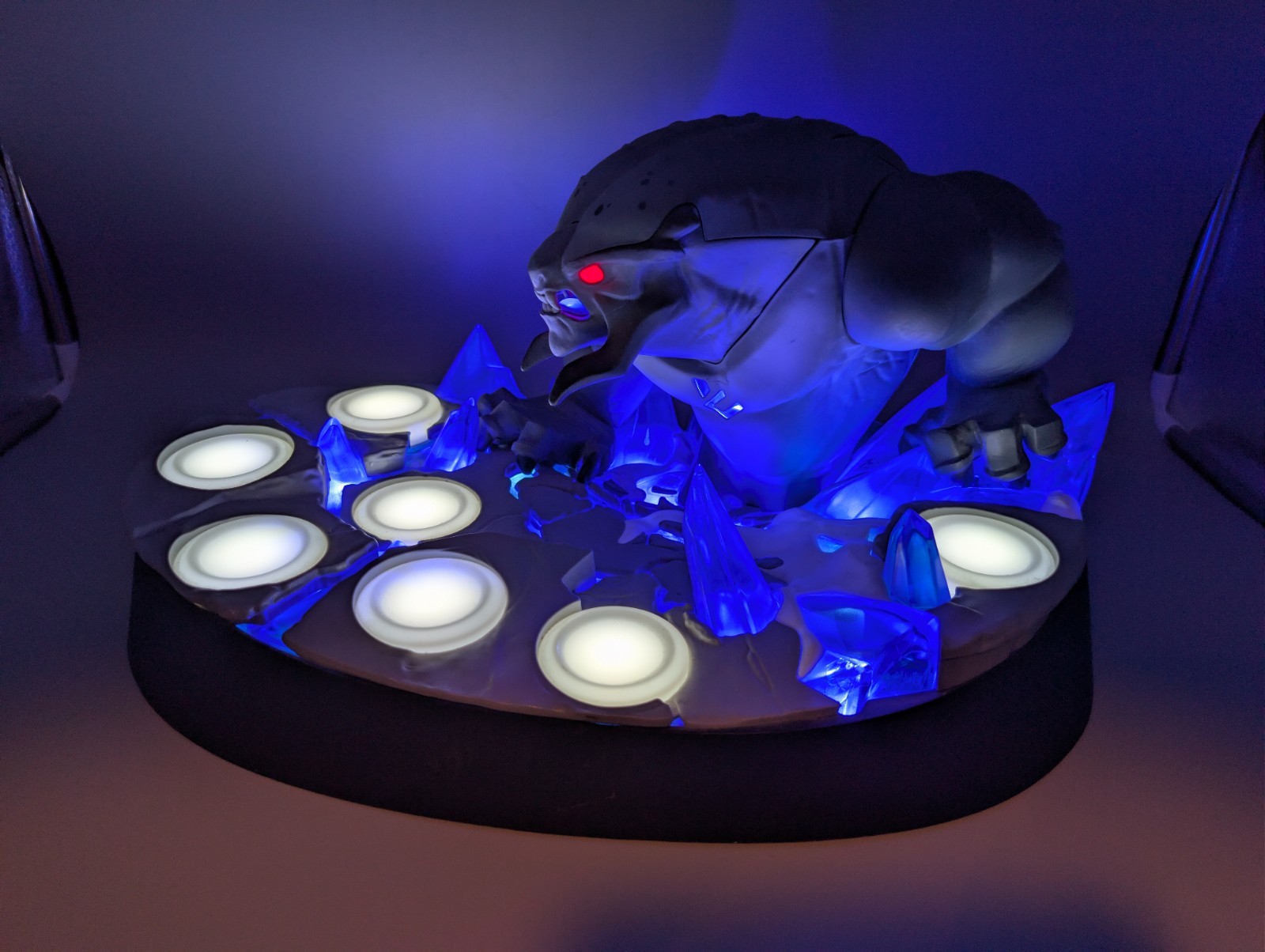Disney Infinity 2.0 Collectors Marvel Frost Giant Beast Base Display Stand