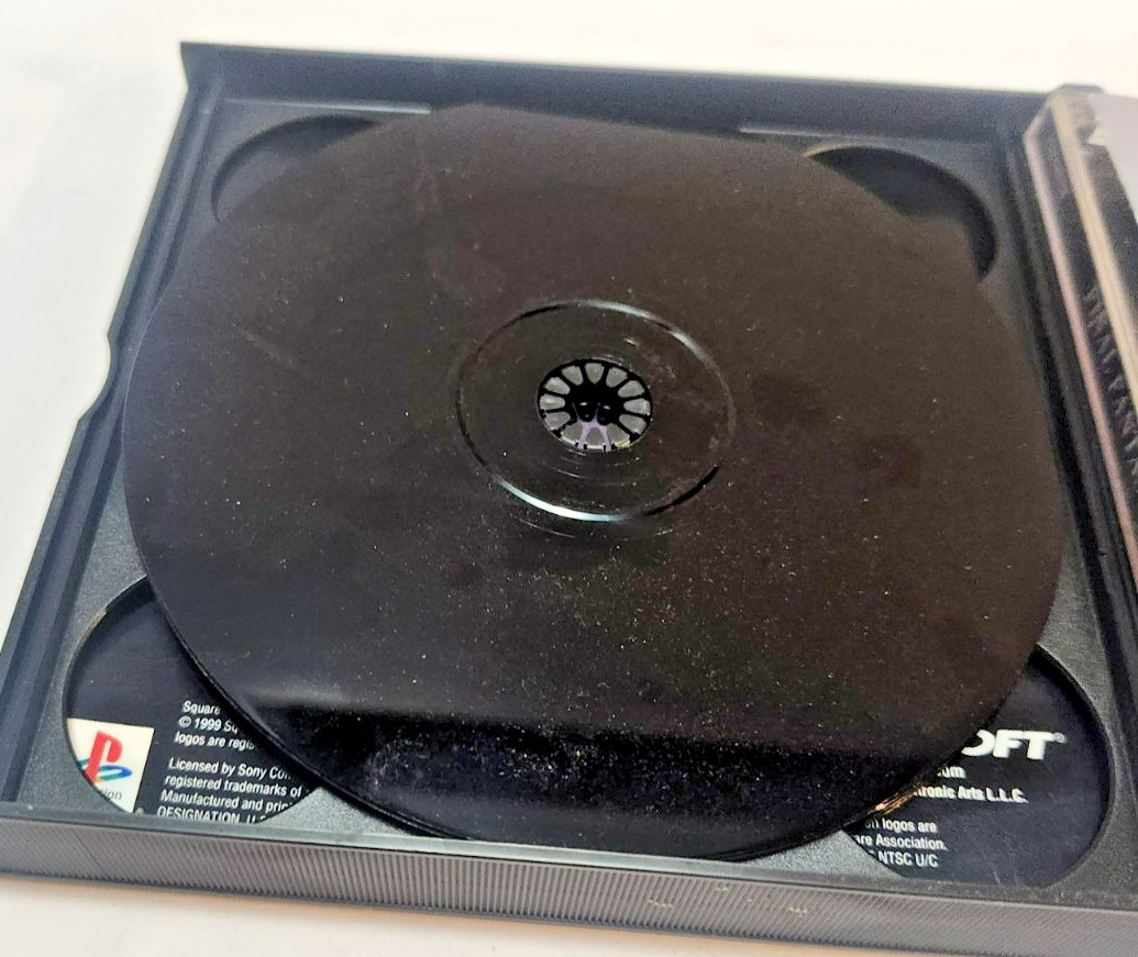 Final Fantasy VIII Playstation 1 Game Case 2 Manuals and 4 Discs