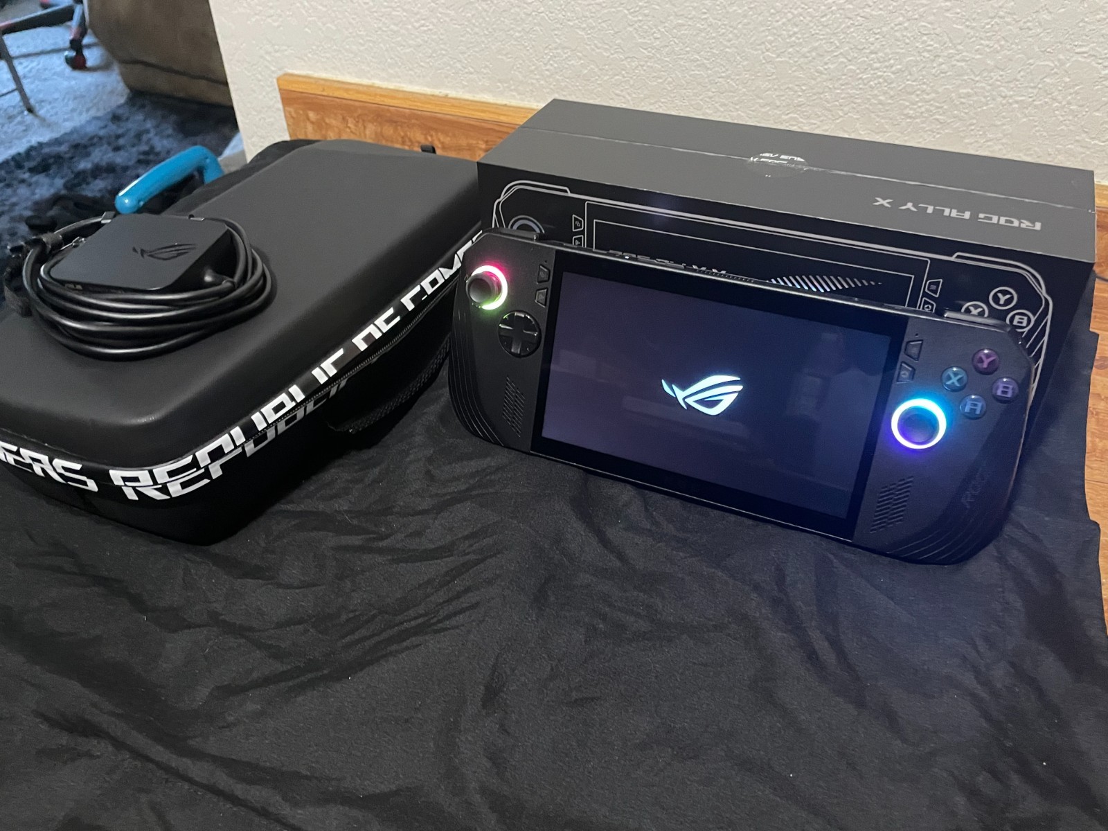 ASUS ROG Ally X 7″ AMD Ryzen Z1 Extreme 24GB RAM 1TB Black – See Description