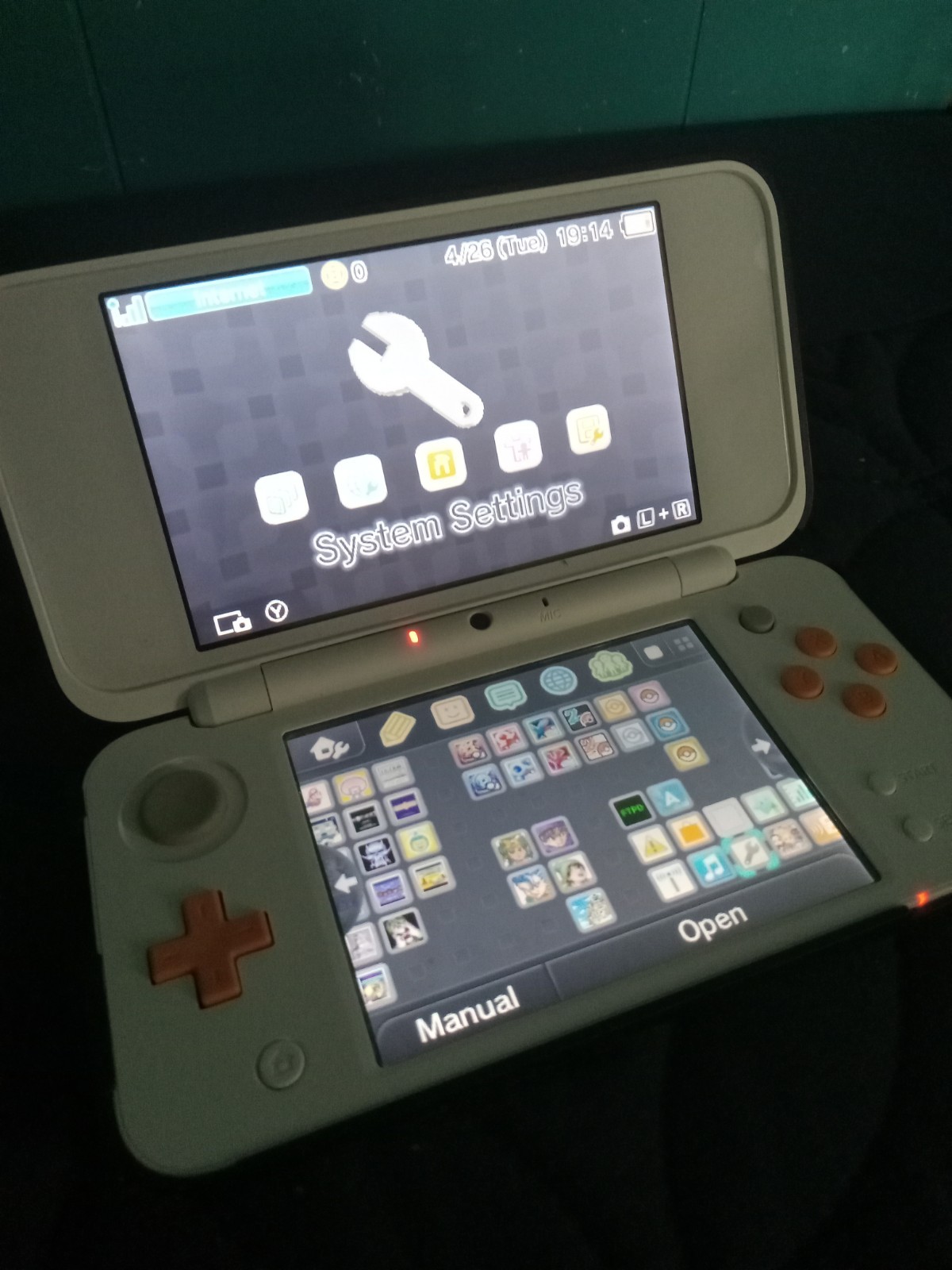 CFW New Nintendo 2ds XL Orange-White W/protector, Charger, Stylus (US Seller)
