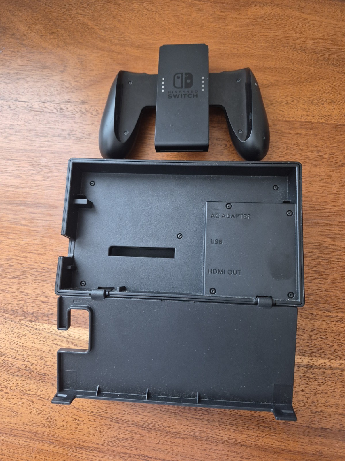Nintendo Switch Game Console TV Dock HAC-007 & Joy Con Controller HAC-011