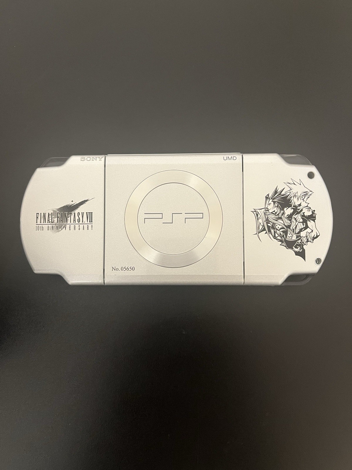 Sony PSP 2000 Crisis Core: Final Fantasy VII Silver Handheld System *Read Descr*