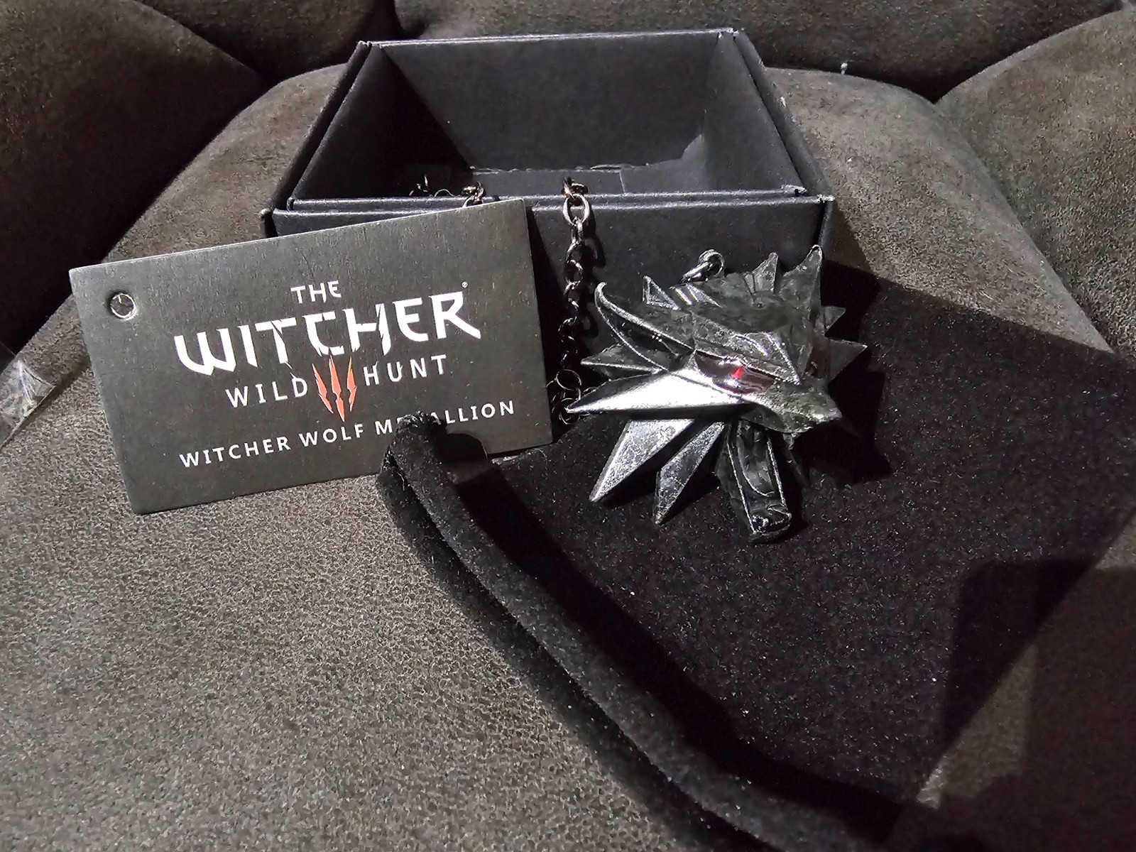Bam Box Exclusive The Witcher 3: Wild Hunt Medallion Necklace – Dark Matters NEW