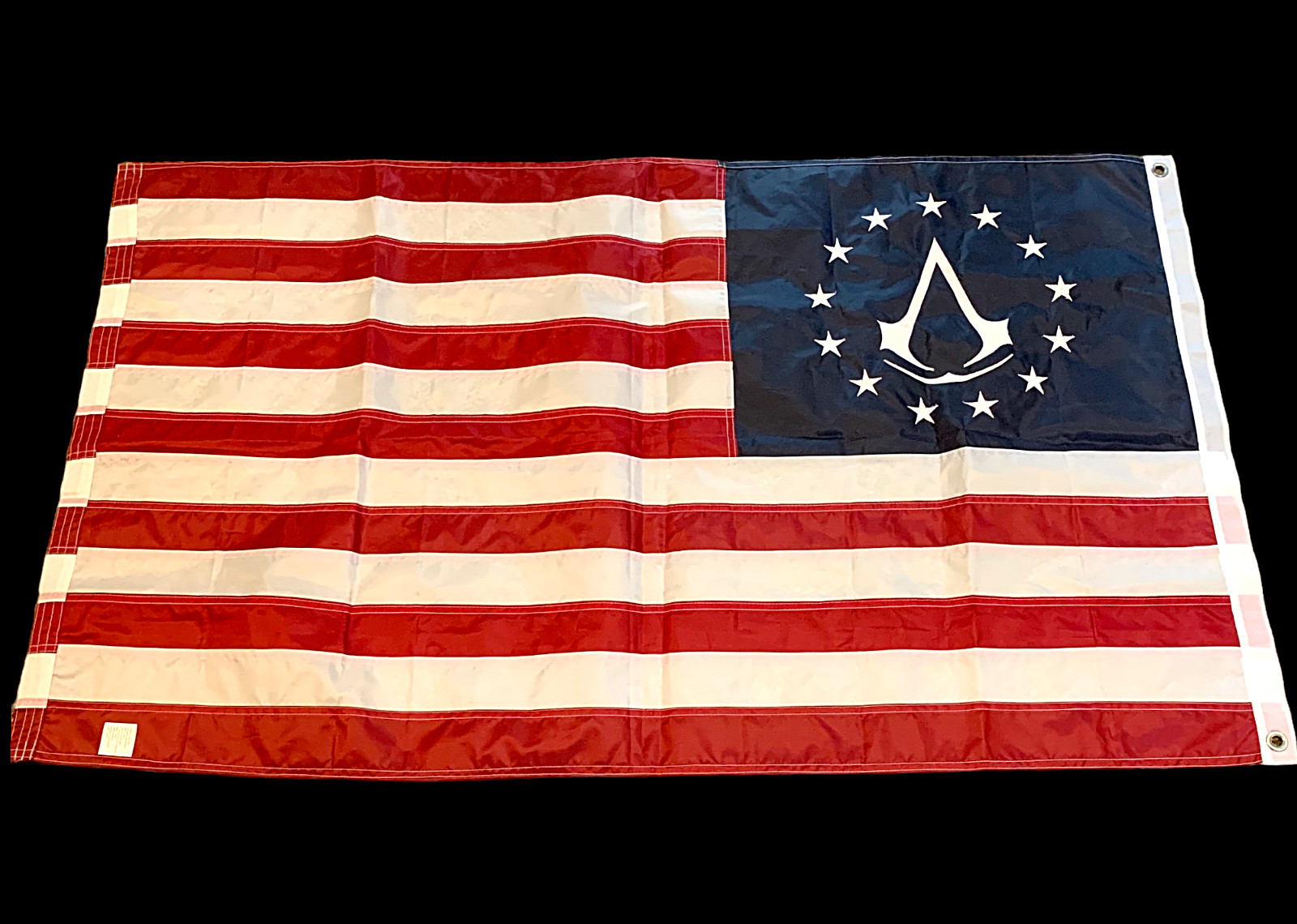 New Official Assassin’s Creed 3 III Colonial Flag Collectors Limited Edition