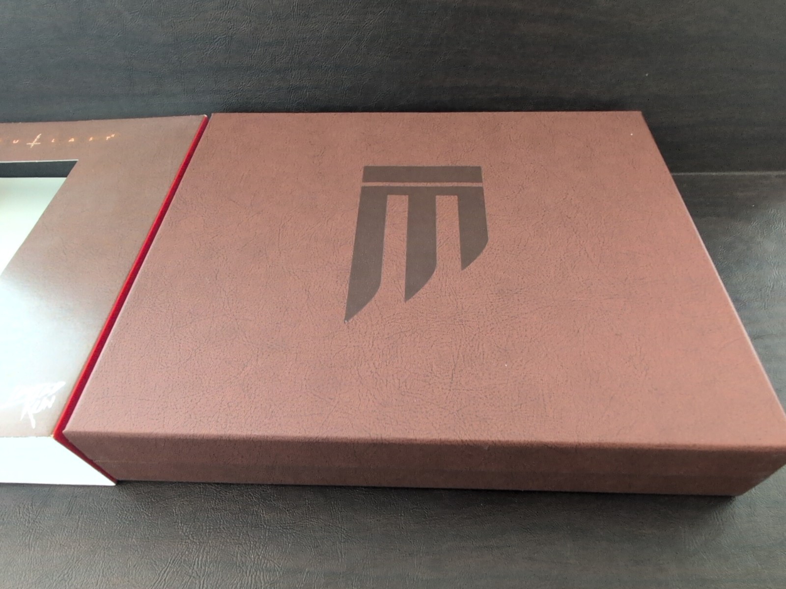 Outlast Bundle of Terror / Outlast 2 Murkoff Briefcase Edition – Switch Complete