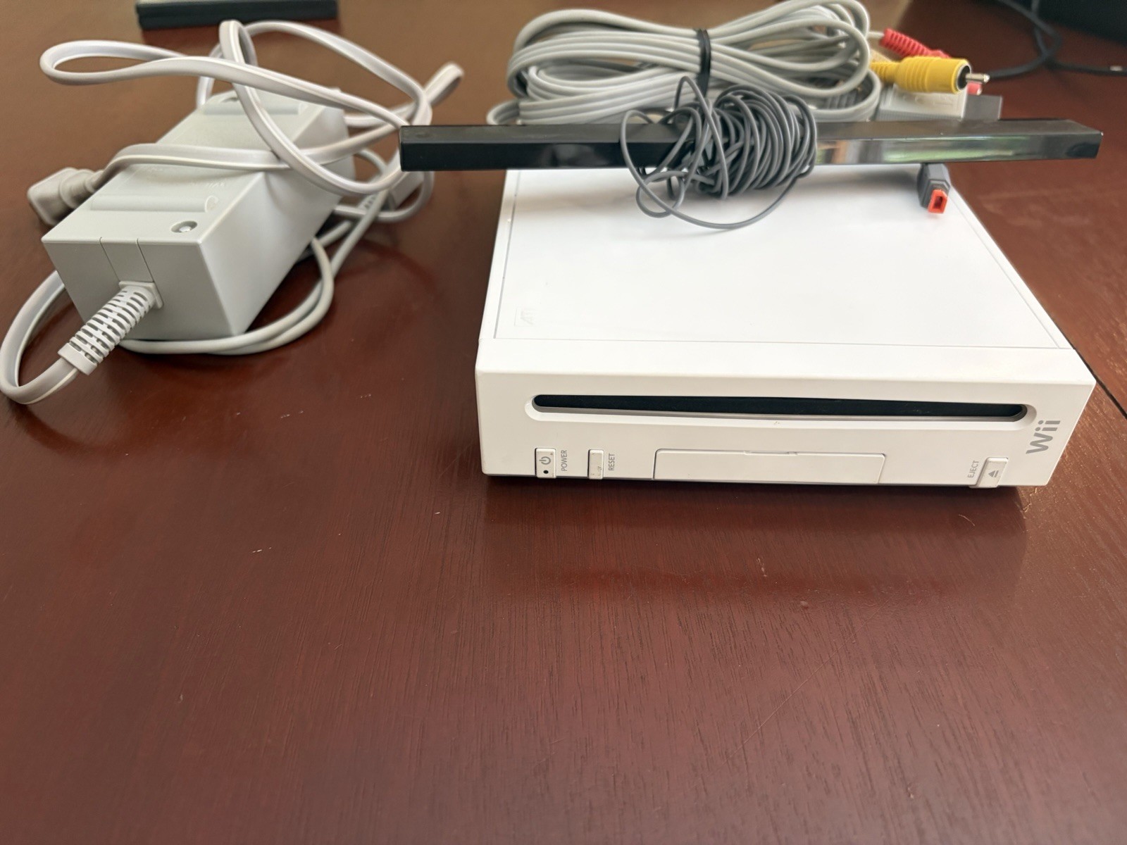 Nintendo Wii RVL-001 512 MB Home Console – White