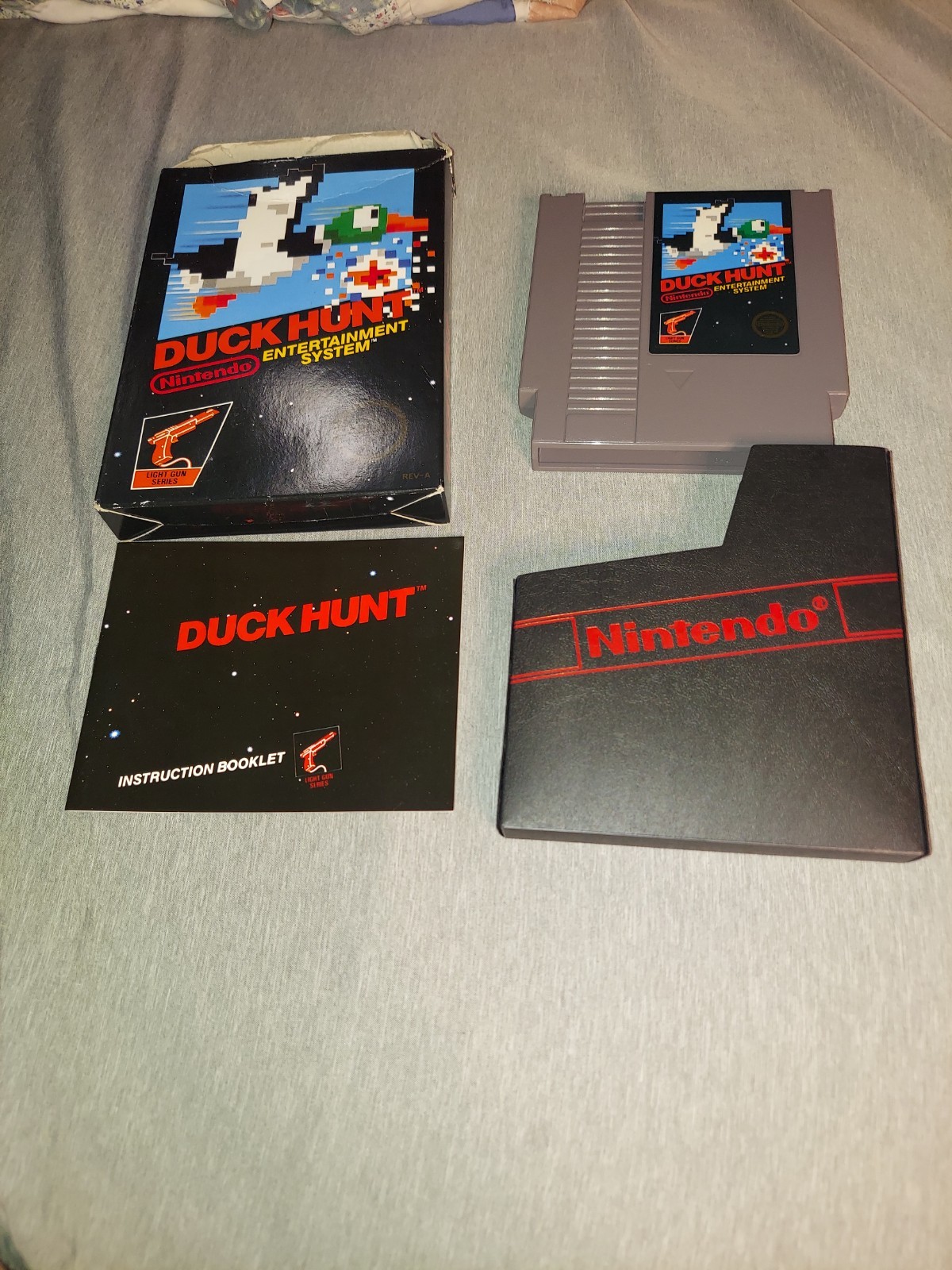 Nintendo Duck Hunt Shooter Game for Nintendo NES w/ Original Box & Manual