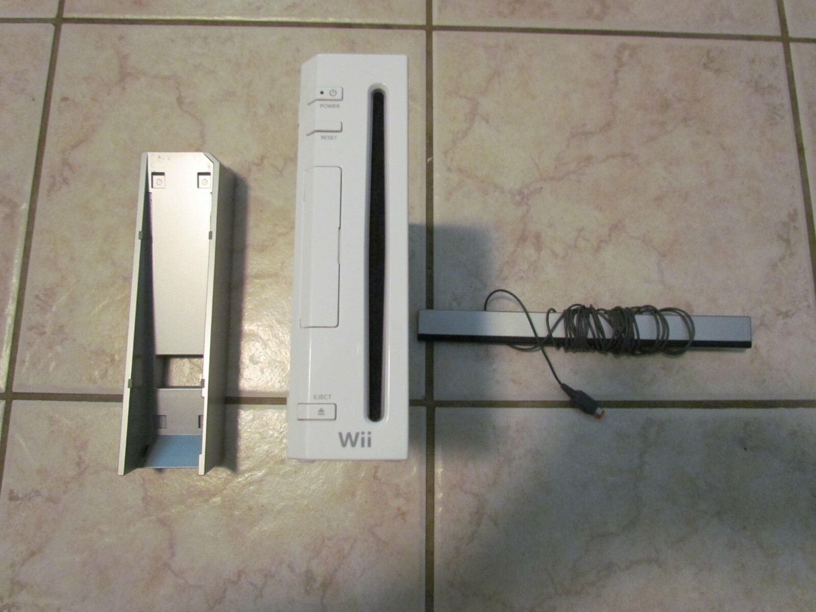 Nintendo WII Bundle Console 2 REMOTES NUNCHUCK 5 GAMES SPORTS GLOVES ZAPPER