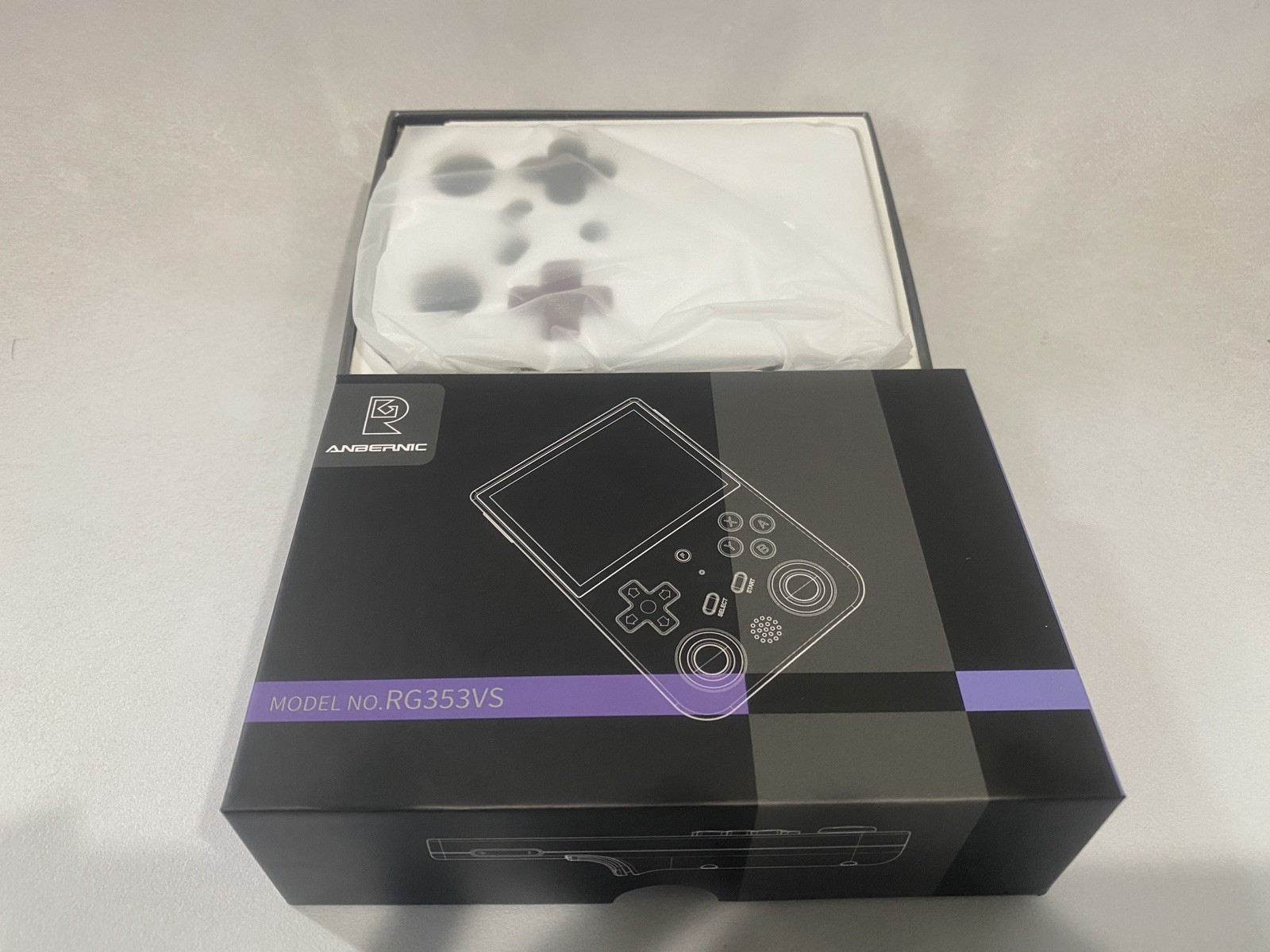 RG353VS Retro Linux System Video Handheld Game Console 3.5″ IPS Screen RK3566 64