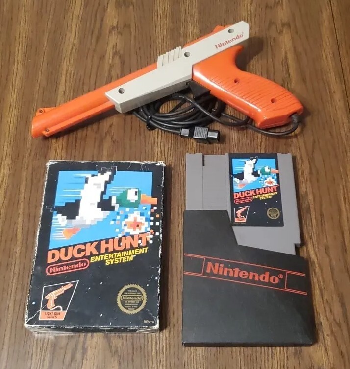 Nintendo NES Duck Hunt With Box + Zapper