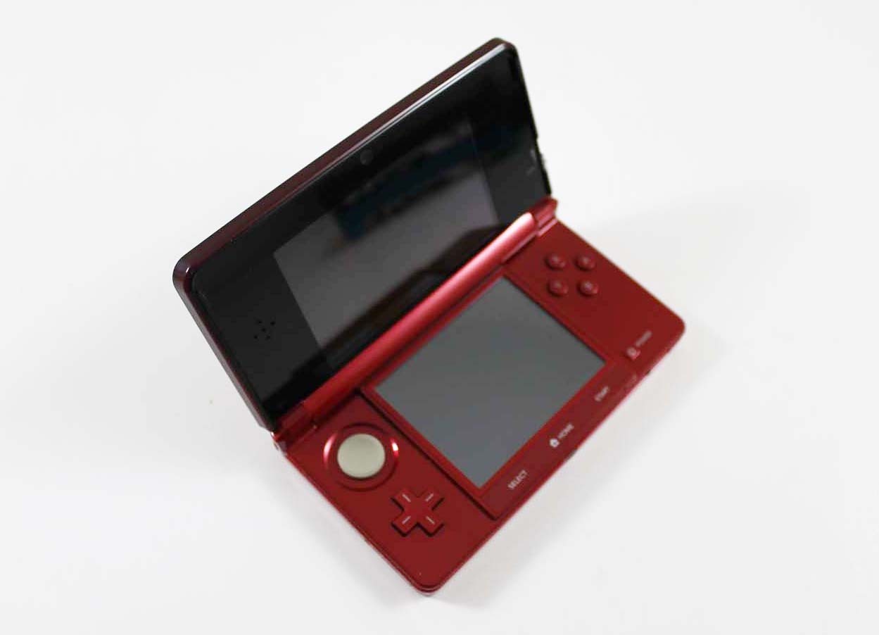 Nintendo 3DS System – Flame Red – with charger