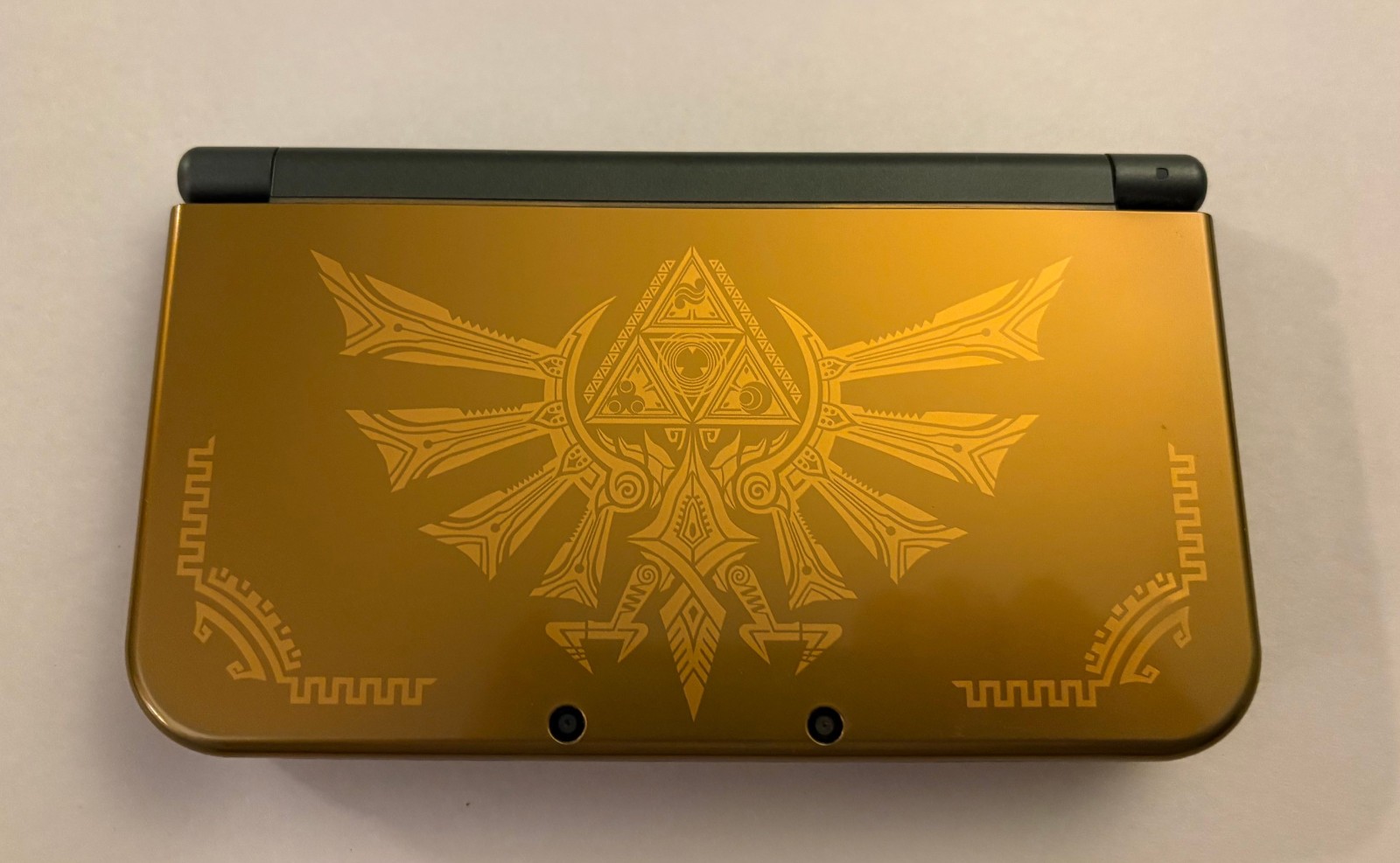 Nintendo New 3DS XL Handheld System Hyrule Edition Complete in Box Zelda Gold