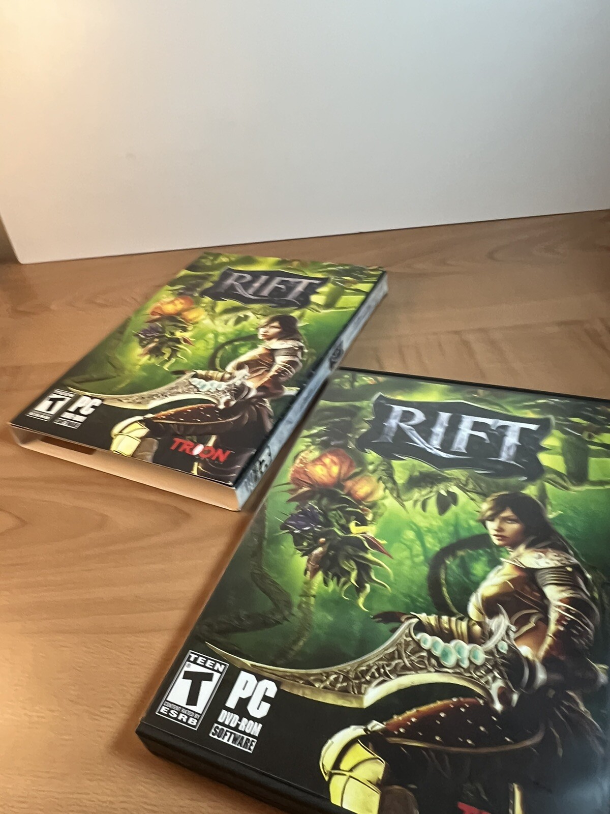 NEW Rift (PC, 2011) w/ Slipcover Fantasy MMORPG Windows Video Game, Manual