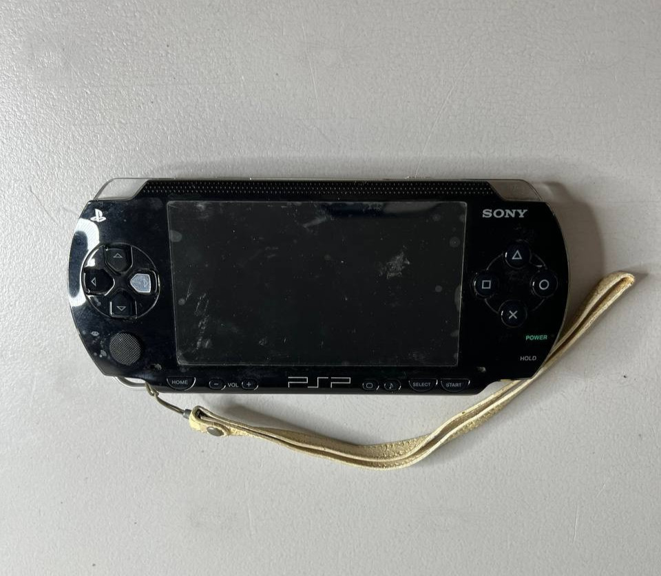 Sony Playstation Portable PSP-1001 Handheld Console Gaming System Black Works