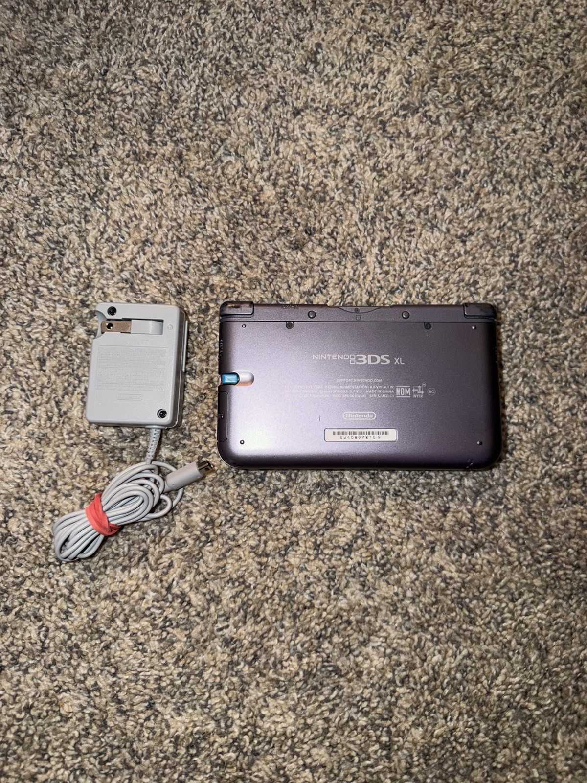 Nintendo 3DS XL Retro Silver Edition NES Controller w/ Charger (Tested & Working