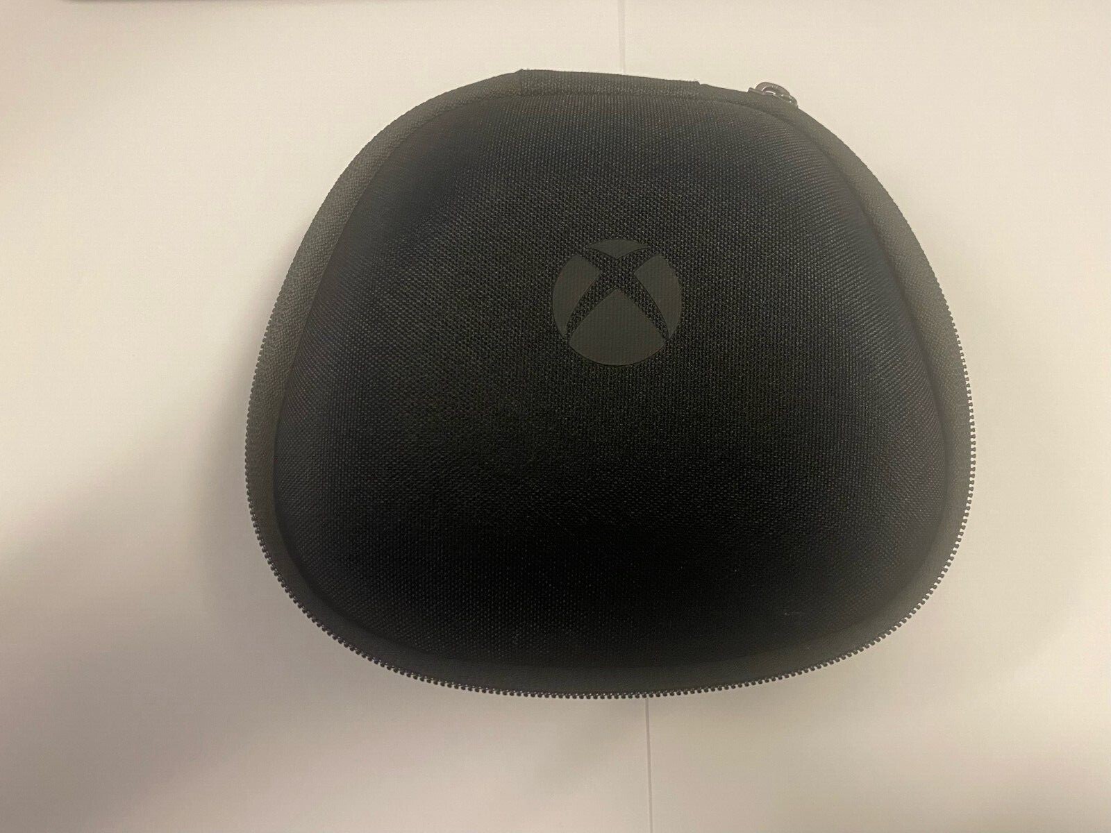 XBOX ELITE SERIES 2 CONTROLLER CARRYING CASE WITH CHARGING STAND And Acessories