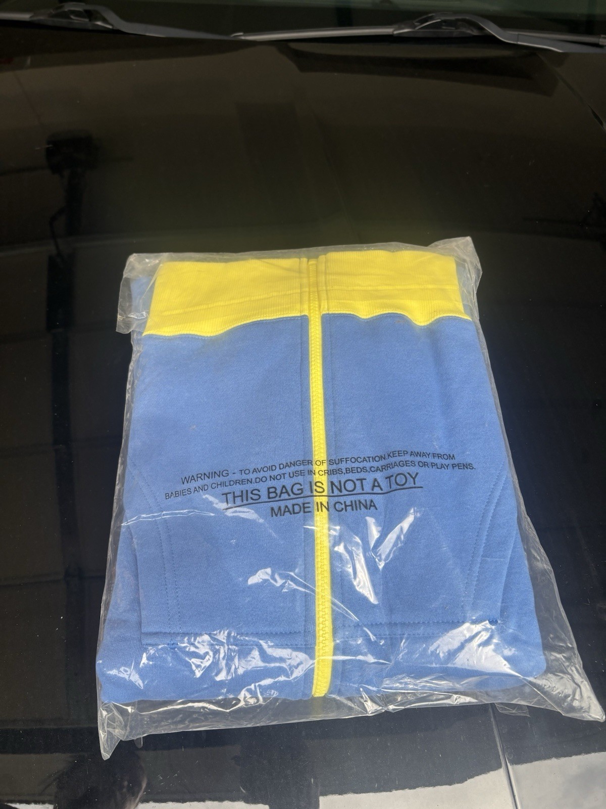 ThinkGeek Solutions Vault 111 Hooded Zipper Hoodie Blue Yellow S