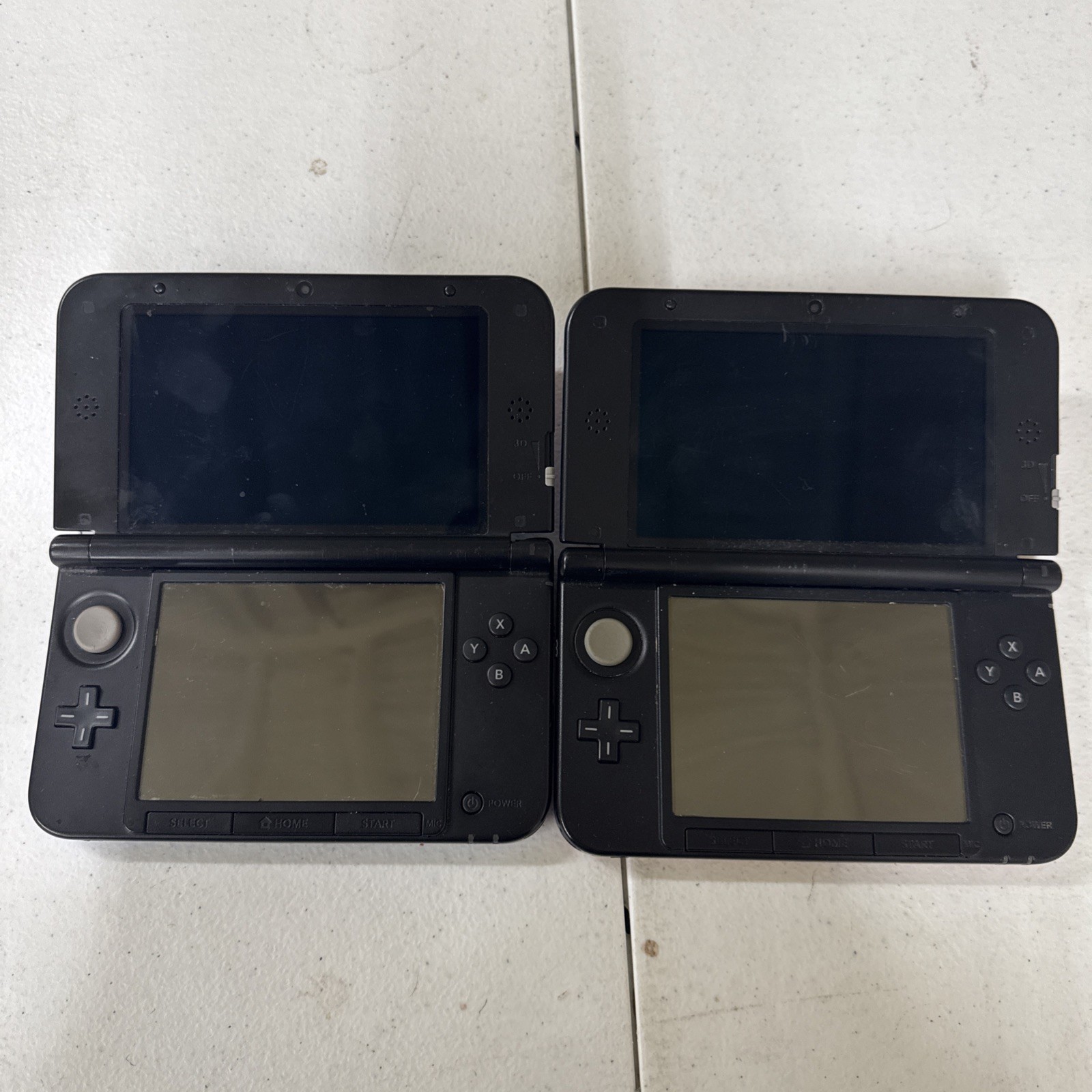 Lot of Nintendo 3DS/2DS/3DS XL Handhelds (For Parts/Repairs)