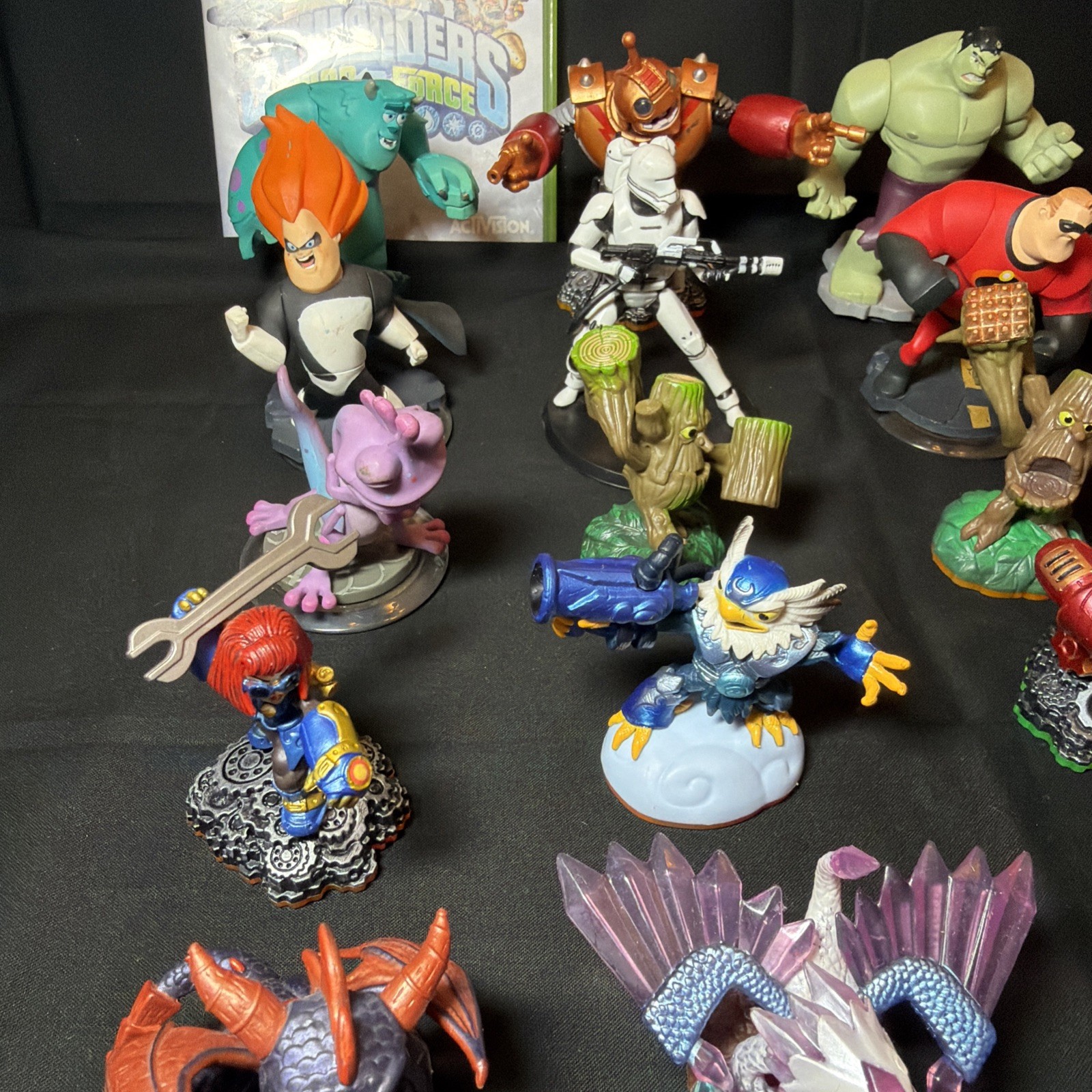 Skylanders Mixed Lot Of 35 Action Figure Toys+vehicles+2 Xbox Game DVDs