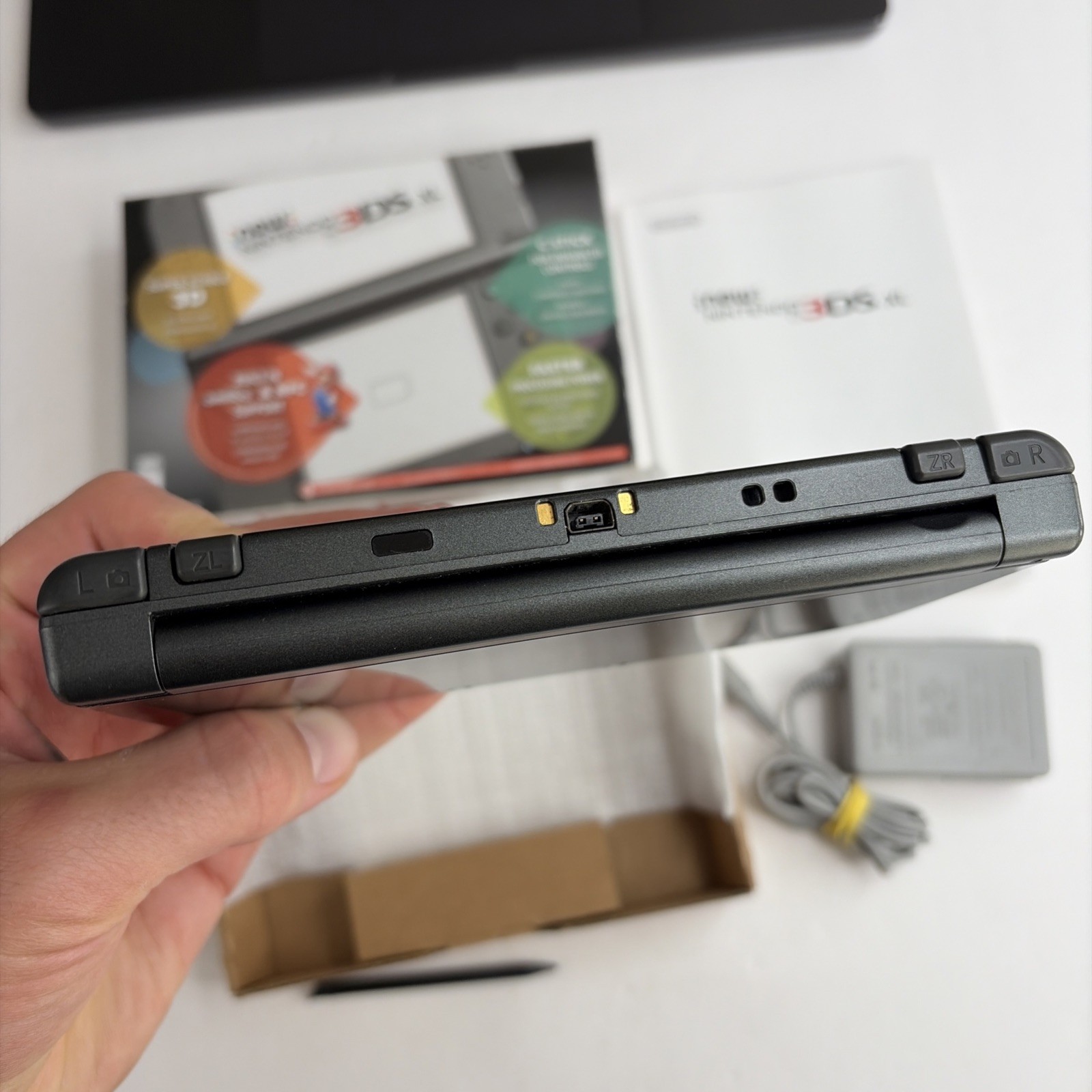 Nice! Nintendo New 3DS XL Black Complete Box W Charger Stylus US Model
